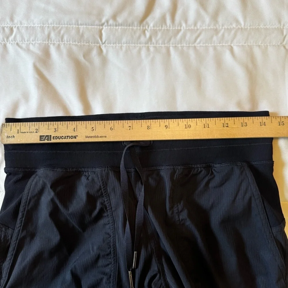 Lululemon Women’s Dance Studio Mid-Rise Jogger 28” Black size 6 Casual Hiking